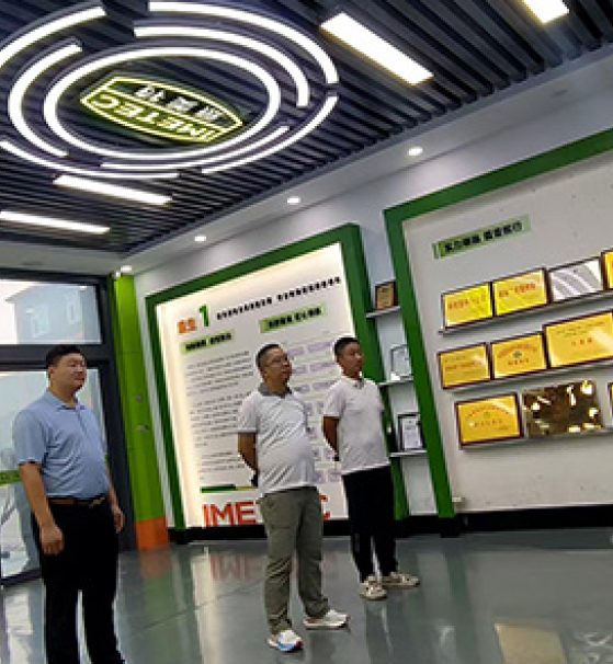 Le 14 septembre, des clients de Mongolie intérieure sont venus visiter l'entreprise.