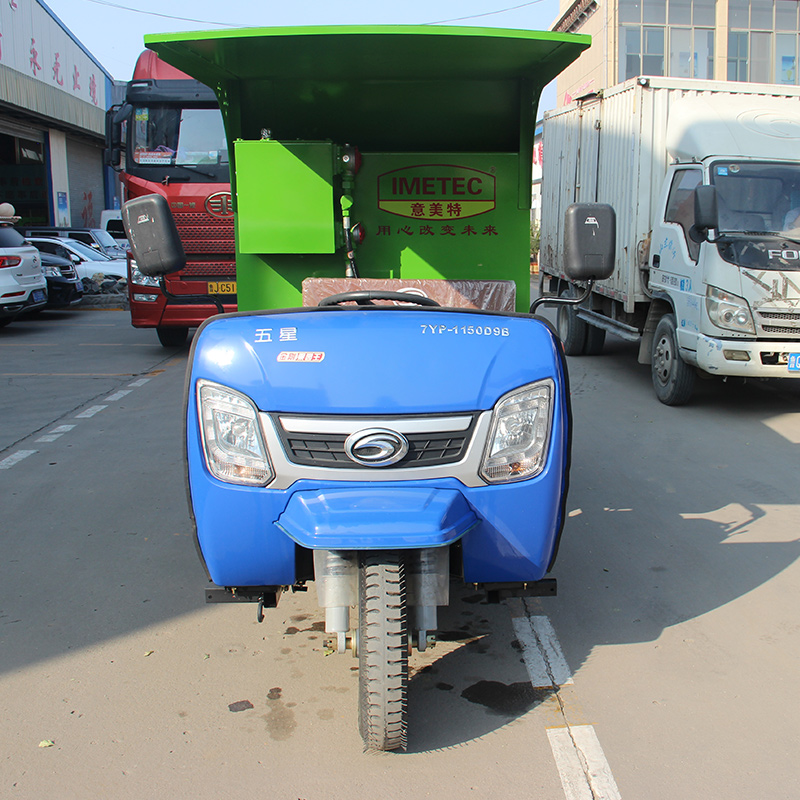 Three-wheeled Diesel Feed Truck Spreader